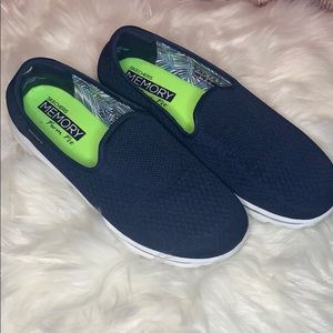 EUC! sketchers memory foam form fit navy slip on
